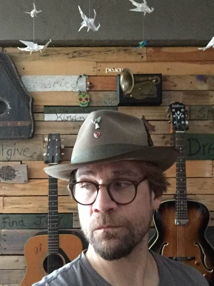 Roy Schneider in Angels Along the Road hat